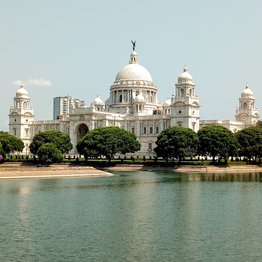 A Tale of Two Statues: Memorializing Queen Victoria in London and Calcutta